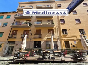 Appartamento Trilocale adiacente Piazza Cairoli Primo Piano