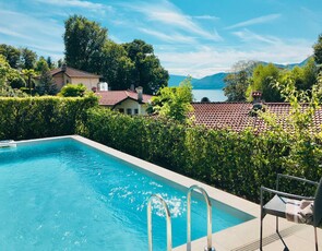Casa a Luino con piscina, terrazza e barbecue