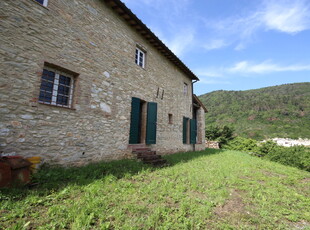 Casa colonica - da ristrutturare a Nord, Lucca