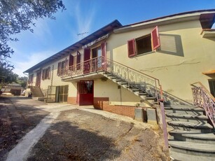 Casa indipendente con giardino a Castelfiorentino