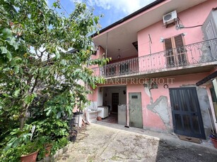 Casa indipendente in vendita a Caprino Bergamasco