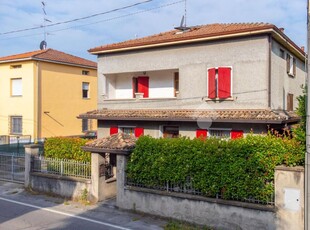 Casa indipendente in vendita a Montecchio Emilia