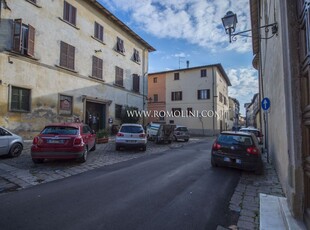 CASA SEMINDIPENDENTE IN VENDITA NEL CENTRO STORICO DI SANSEPOLCRO