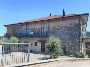 Casa singola da ristrutturare, in vendita in Via Lomba Cave, Montemiletto