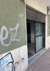 Esercizio commerciale in vendita a Salerno