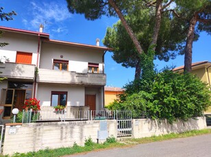 Fano - ZONA FANO 2 VENDESI VILLETTA A SCHIERA CON GIARDINO PRIVATO