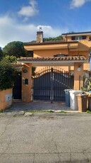 MARCO SIMONE VILLA BIFAMILIARE SU TRE LIVELLI