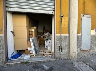 NEGOZIO A NAPOLI