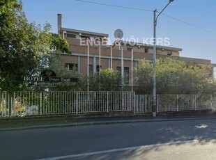 Palazzina commerciale in affitto a Catania