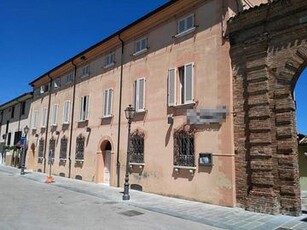 Palazzo storico nelle colline Cesenati