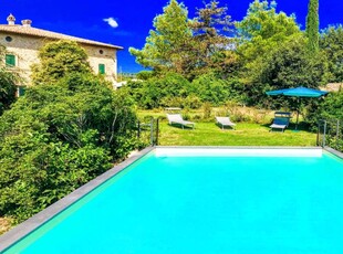 Piccola casa a Spoleto con terrazza, barbecue e piscina