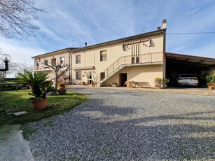 Porzione di casa in vendita a Cascina