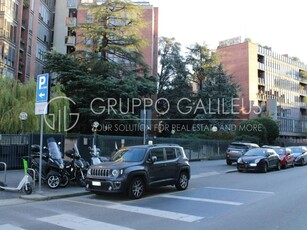 Posto auto in vendita a Milano