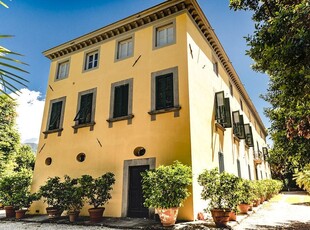 Stabile/Palazzo in vendita a Lucca