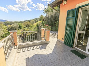 Villa 12 locali di 230 m² in Campomorone