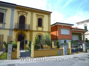 Villa 7 vani 250mq