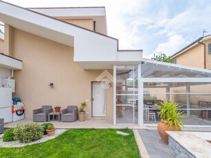 Villa a schiera d'angolo in vendita a Roma, Castelverde