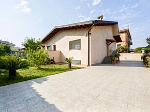 Villa a schiera d'angolo in vendita a Roma, Colle Prenestino