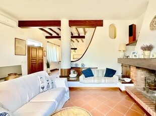 Villa bifamiliare in affitto a Camaiore