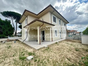 Villa bifamiliare in vendita a Capannori