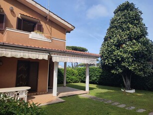 Villa con giardino a Anzio