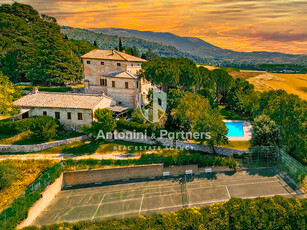 Villa con giardino in via carlo goldoni, Perugia