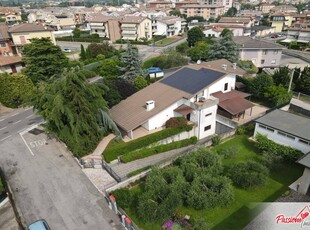 Villa con terrazzo a Bussolengo