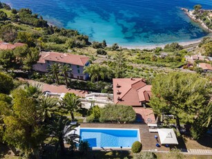 Casa a Grimaldi con terrazza, barbecue e giardino