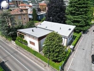 Villa unifamiliare in vendita a Erba