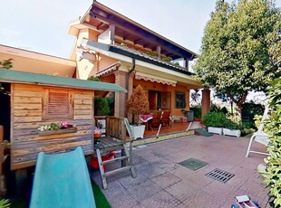 VILLA UNIFAMILIARE TRE LIVELLI