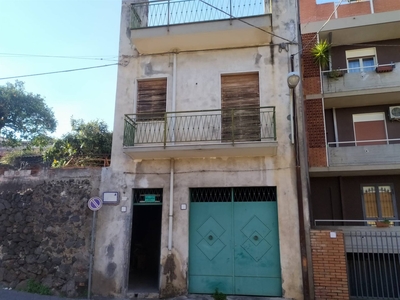 Casa singola in Via Sanita' a Aci Catena