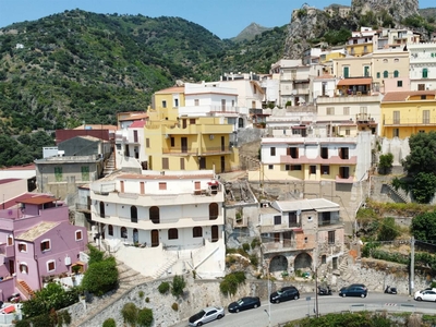 Quadrilocale abitabile in zona Scaletta Superiore a Scaletta Zanclea