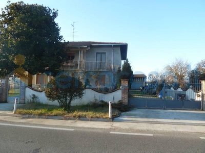 Villa in ottime condizioni, in vendita in Via Pietro Bosso, Villanova Monferrato