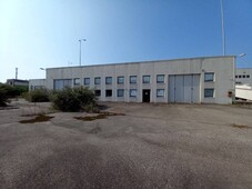 Capannone Industriale in vendita a Varallo Pombia via Mirabella