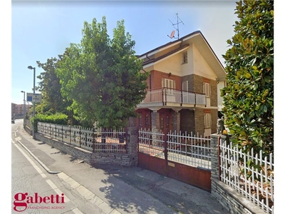 Casa Indipendente in Via Vittorio Veneto, 33, Bra (CN)