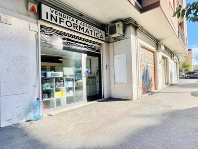 Locale commerciale in affitto a Roma