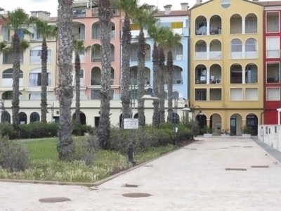 Negozio in vendita a Porto Recanati piazza della Marina