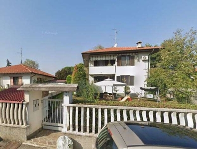 Appartamento in Via Matteotti 78, Lonate Pozzolo, 6 locali, 85 m²