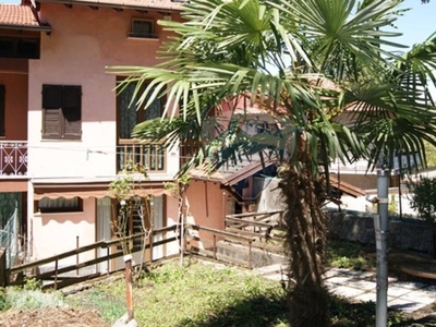 Casa semindipendente in Via Cavour, Masciago Primo, 4 locali, 3 bagni