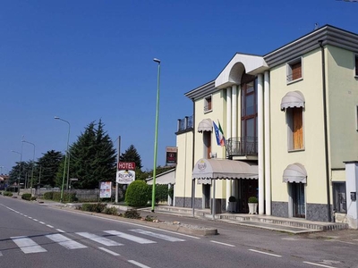 Palazzo / Stabile in vendita a Fara Olivana con Sola