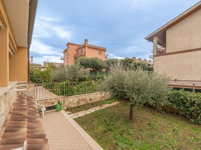 Esclusiva villa di 120 mq in vendita Via Berbenno, Roma, Lazio