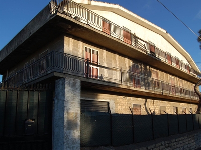 Palazzo in Via Dei Papaveri 11 a San Pietro Clarenza