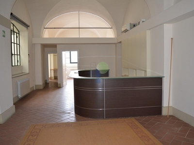 Ufficio in Affitto a Livorno, zona Venezia, 1'800€, 294 m²