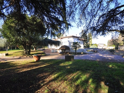 Villa con giardino a Inveruno