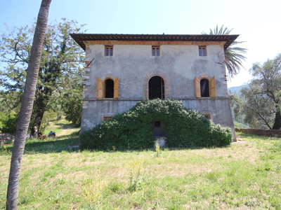 Villa con terrazzo in via del cimitero di vicopelago 260, Lucca