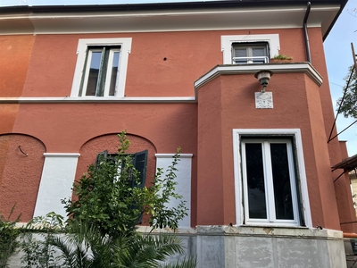 Villa da ristrutturare in zona Trieste , Somalia , Salario a Roma