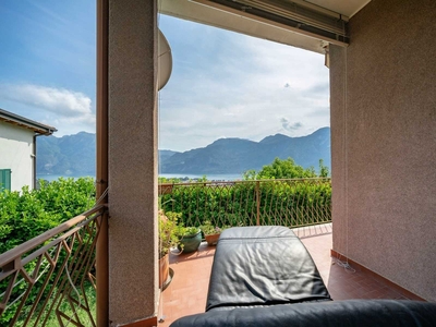 Villa in Vendita a Mandello del Lario Via Partigiani