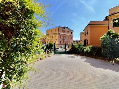 Appartamento in Vendita in Via Marina di Robilant a Genova