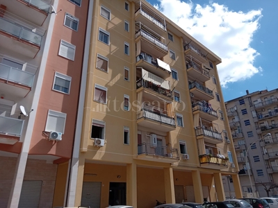 Casa a Caltanissetta in Via Nino Savarese , Tribunale