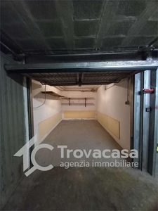garage in affitto a Modena